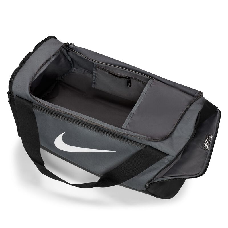 Nike Brasilia 9.5, Gris Hierro/Negro/Blanco, hi-res
