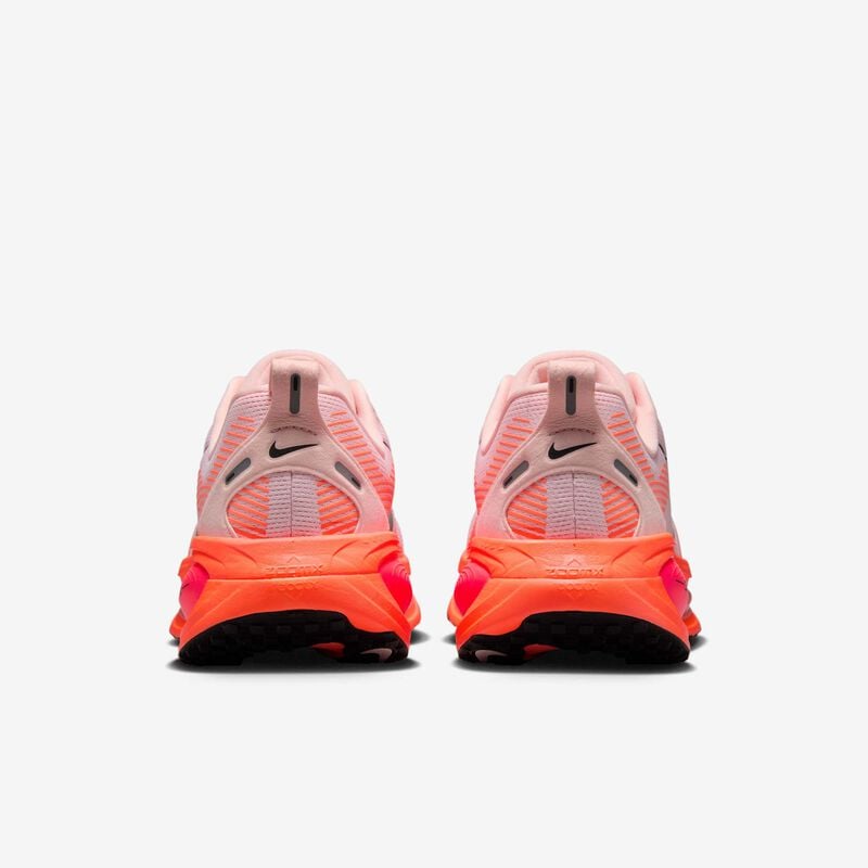 Nike Vomero 18, Atmósfera/Carmesí Brillante/Carmesí Felicidad/Negro, hi-res