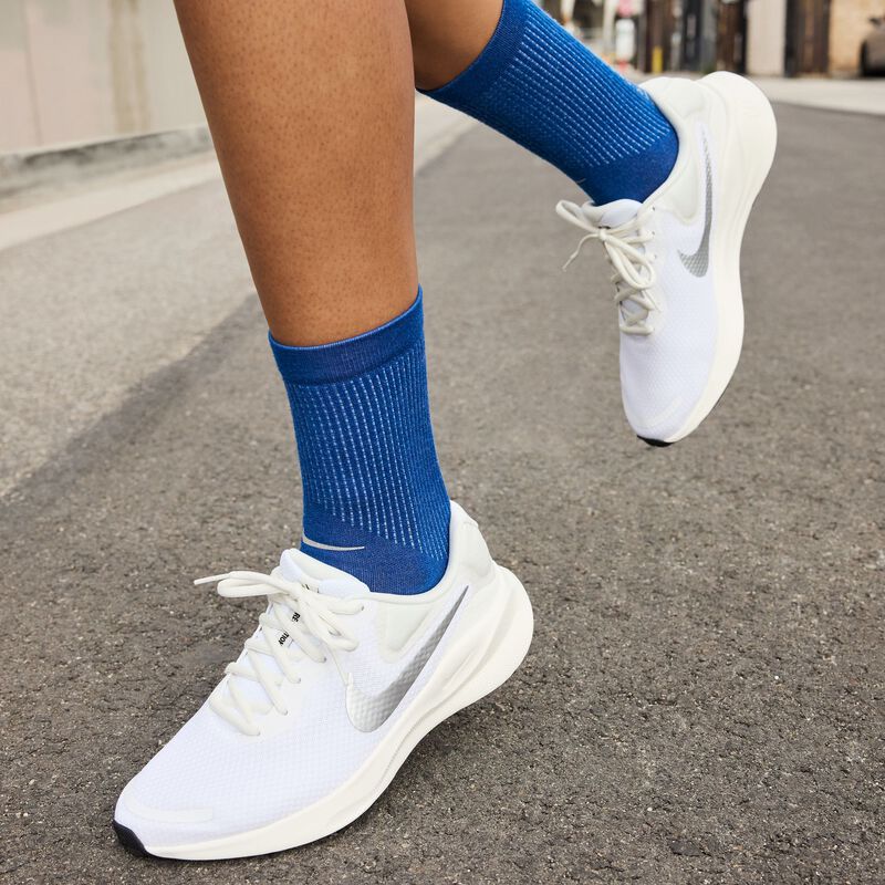 Nike Revolution 7, Blanco/Plata Metalizado-Vela-Negro, hi-res