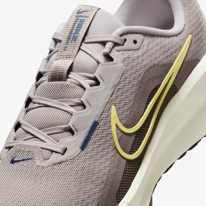 Nike Downshifter 13, Gris Universitario/Cueva/Azul Difuso/Amarillo Suave, hi-res