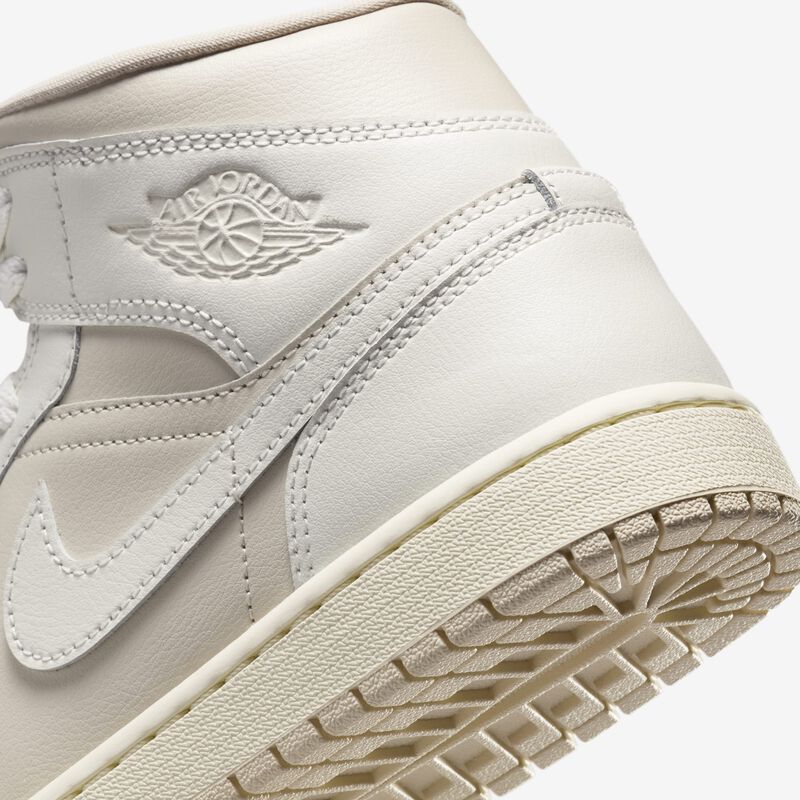 Air Jordan 1 Mid, Blanco/Rojo Fuego/Gris Cemento/Negro, hi-res