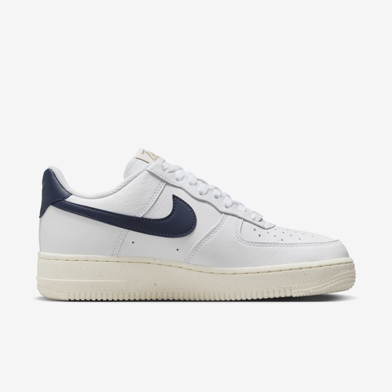 Nike Air Force 1 '07 Next Nature, Blanco/Marfil Pálido/Oro Metalizado/Obsidiana, hi-res
