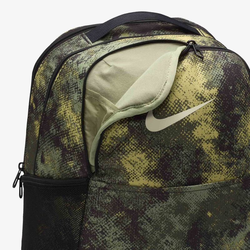 Nike Brasilia, Verde Aceite/Negro/Leche De Coco, hi-res
