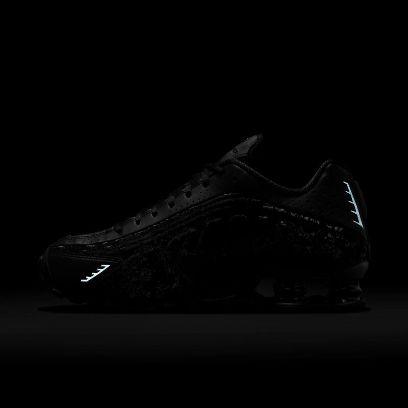 Nike Shox R4, Negro/Gris Humo Oscuro, hi-res