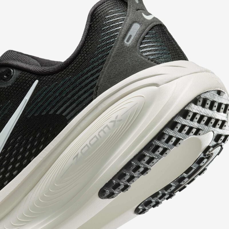 Nike Vomero 18, Negro/Leche De Coco/Mena De Hierro Claro/Blanco Cumbre, hi-res