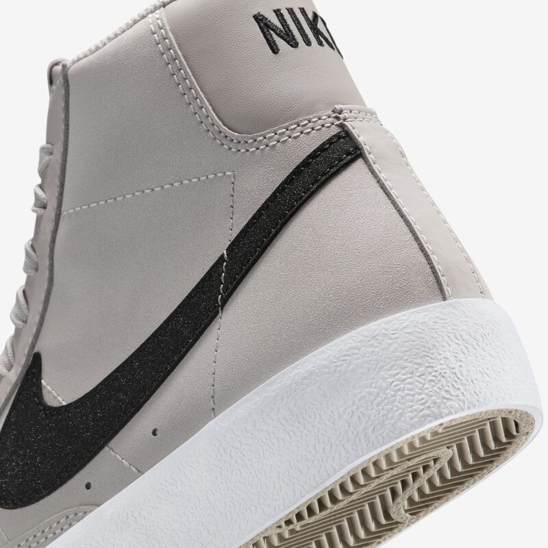 Nike Blazer Mid '77, Plata Metalizada/Negro-Blanco-Mineral De Hierro Claro, hi-res