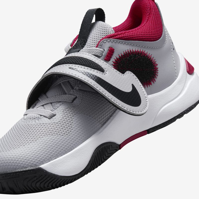 Nike Team Hustle D 11, Gris Cemento/Rojo Gimnasio-Negro-Blanco, hi-res
