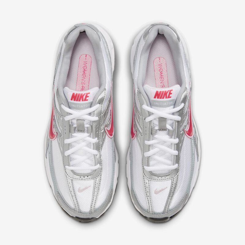 Nike Initiator, Blanco/Plata Metalizado/Azul Bruma/Cereza, hi-res