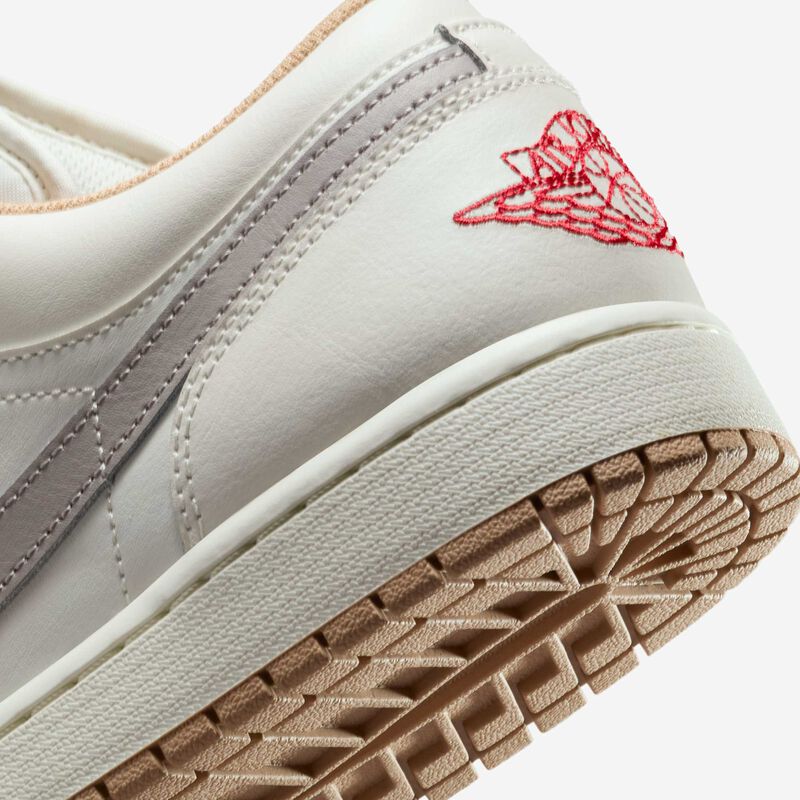 Air Jordan 1 Low, Vela/Gris Universitario/Cáñamo/Rojo Fuego, hi-res