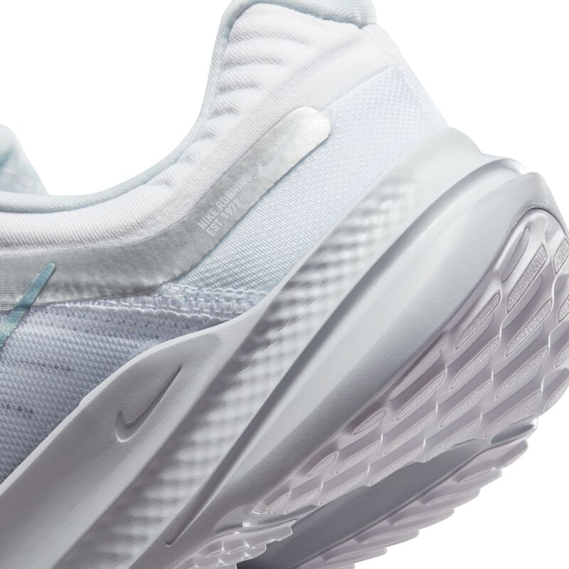Nike Quest 5, Blanco/Platino puro/Plata metalizado, hi-res