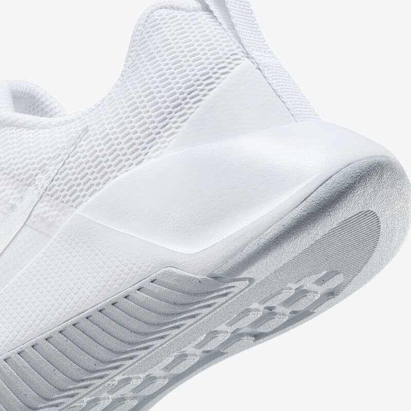 Nike MC Trainer 3, Blanco/Polvo Fotón/Platino Metalizado, hi-res