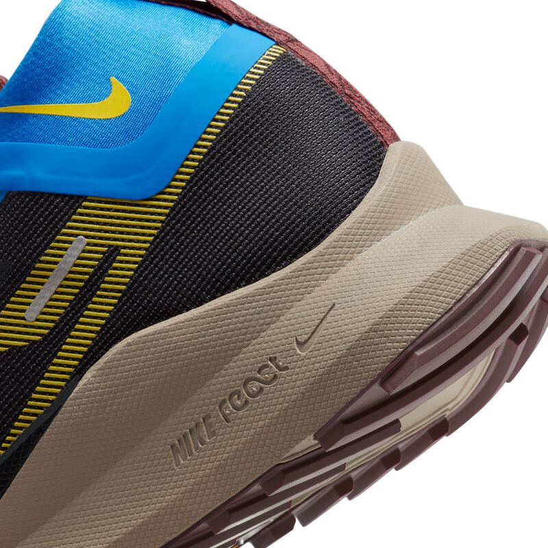 Nike React Pegasus Trail 4 GORE-TEX, Negro/Azul fotográfico claro/Rojo pista/Azufre vivo, hi-res