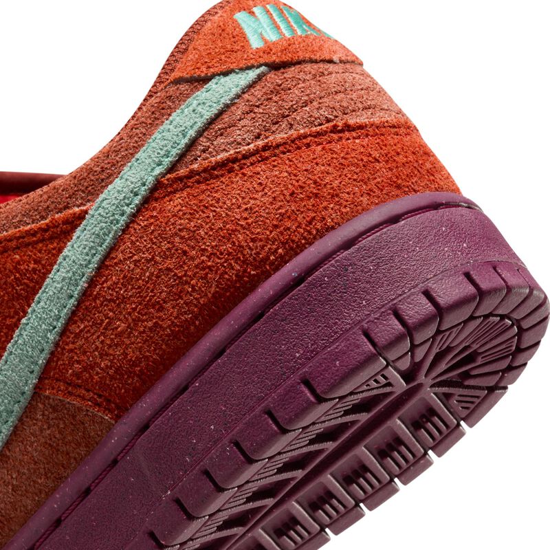 Nike SB Dunk Low Pro Premium, Rojo místico/Rojo esmeralda-Naranja rugoso, hi-res