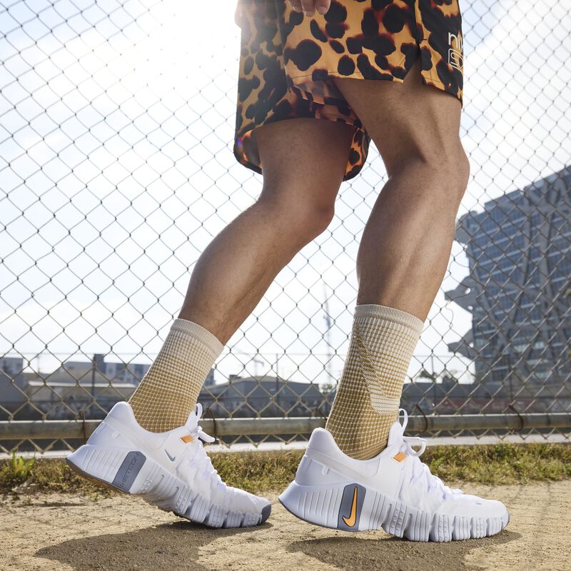 Nike Free Metcon 5, Blanco/Gris Fútbol/Pizarra Cenizo/Reloj De Sol, hi-res