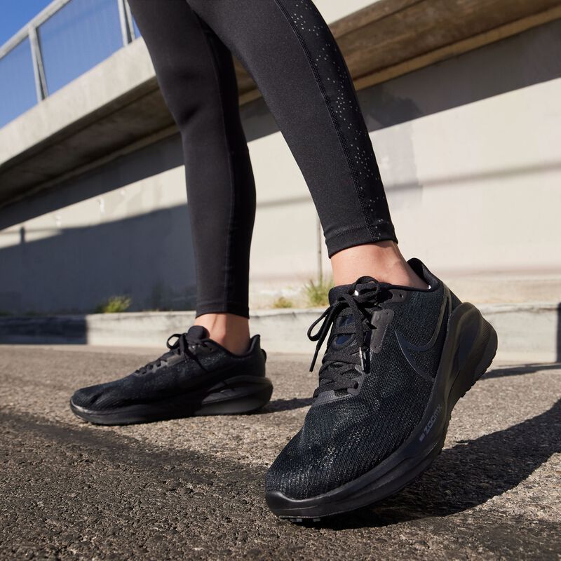 Nike Vomero 17, Negro/Apagado Negro, hi-res