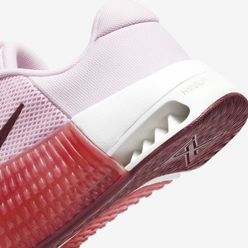 Nike Metcon 9, Espuma Rosa/Tinte Platino/Adobe/Rojo Oscuro del Equipo, hi-res