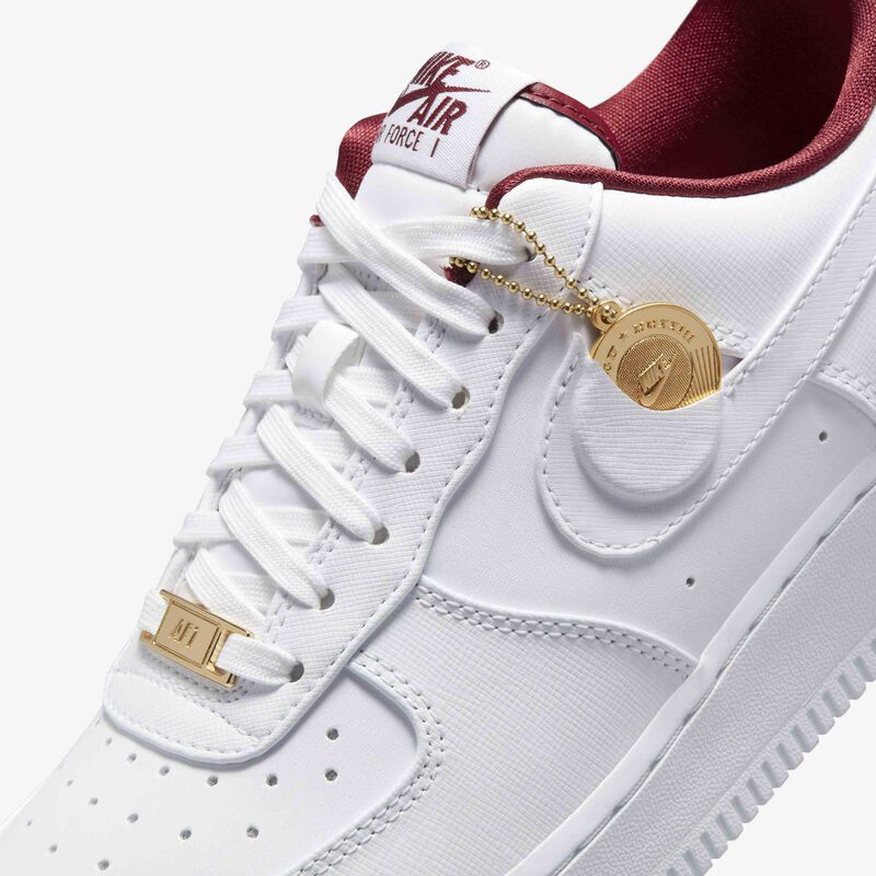 Nike Air Force 1 '07 SE, Blanco/Rojo team/Estrella de oro metálico/Blanco, hi-res