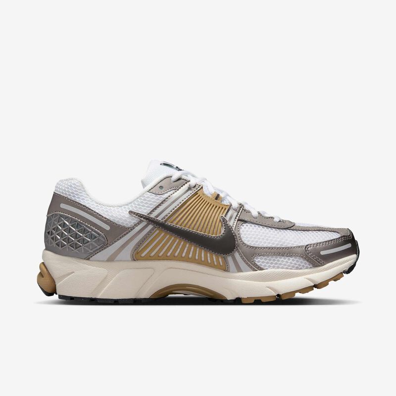Nike Zoom Vomero 5, Peltre Metálico/Ceniza Media-Paracaídas Beige-Blanco-Marfil Pálido- Platino Metálico, hi-res
