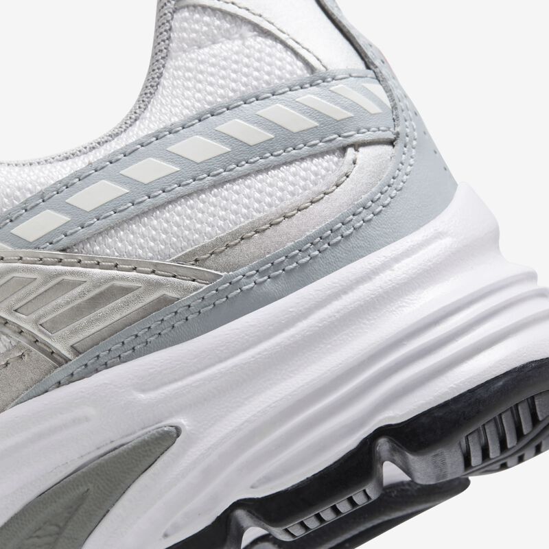 Nike Initiator, Blanco/Plata Metalizado/Azul Bruma/Cereza, hi-res