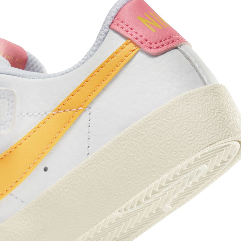 Nike Blazer Low '77, Blanco/Vela/Naranja láser/Oro topacio, hi-res