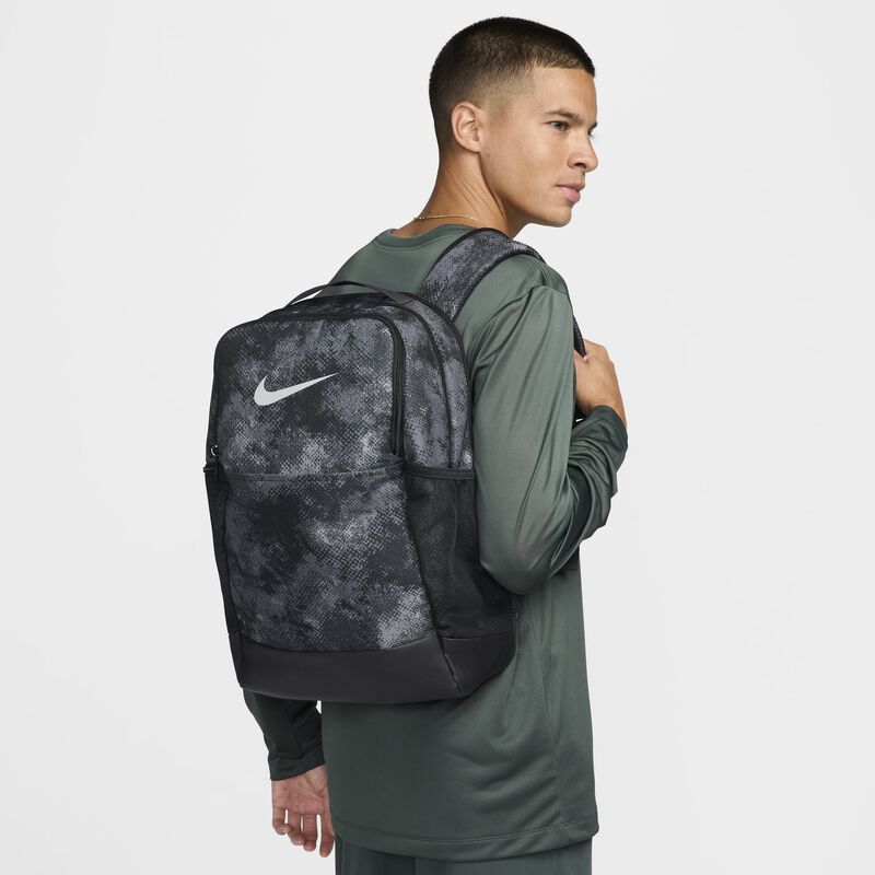 Nike Brasilia, Gris Hierro/Negro/Gris Humo Claro, hi-res