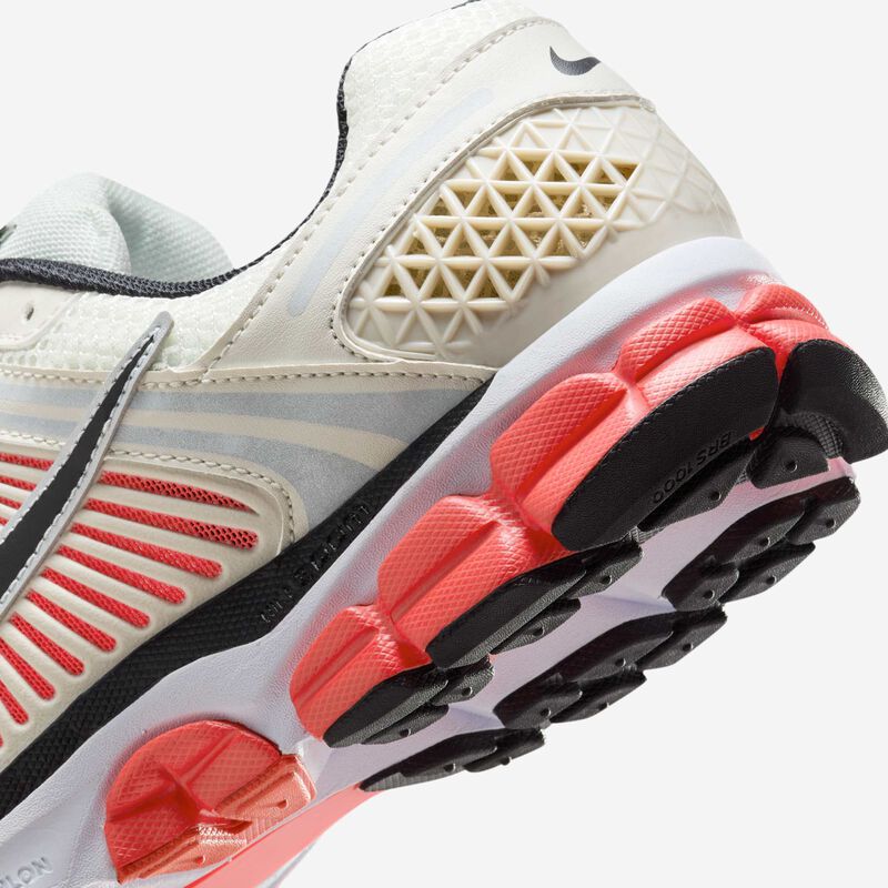 Nike Zoom Vomero 5, Orewood Claro Marrón/Carmesí brillante/Vela/Negro, hi-res