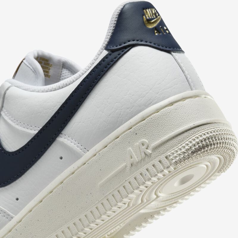 Nike Air Force 1 '07 Next Nature, Blanco/Marfil Pálido/Oro Metalizado/Obsidiana, hi-res