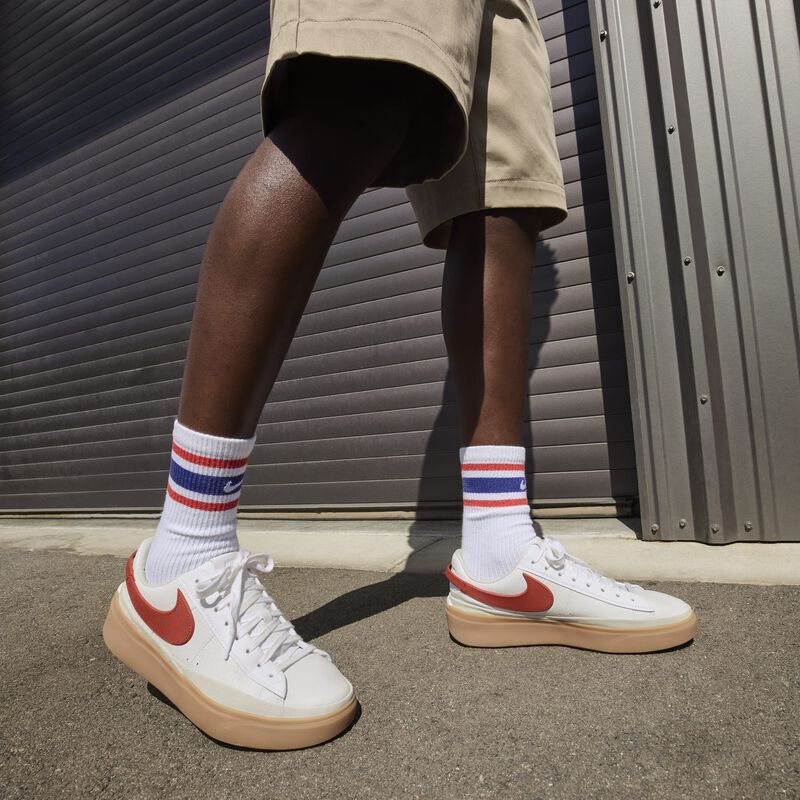 Nike Blazer Phantom Low, Blanco/Blanco cumbre/Amarillo goma/Rojo dragón, hi-res