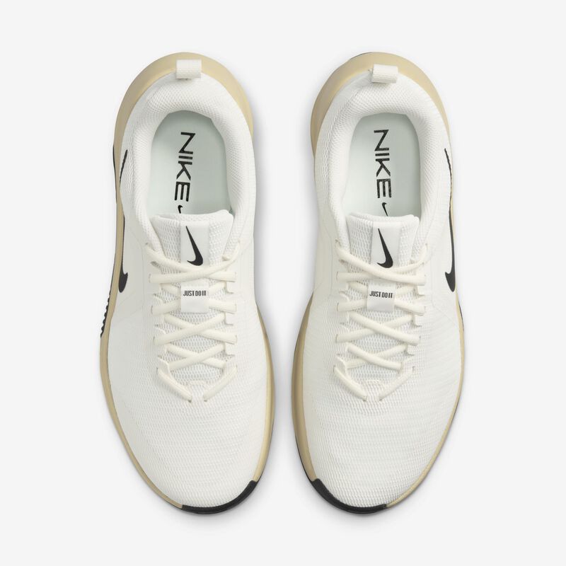 Nike MC Trainer 3, Vela/Equipo Negro-Oro-Blanco, hi-res