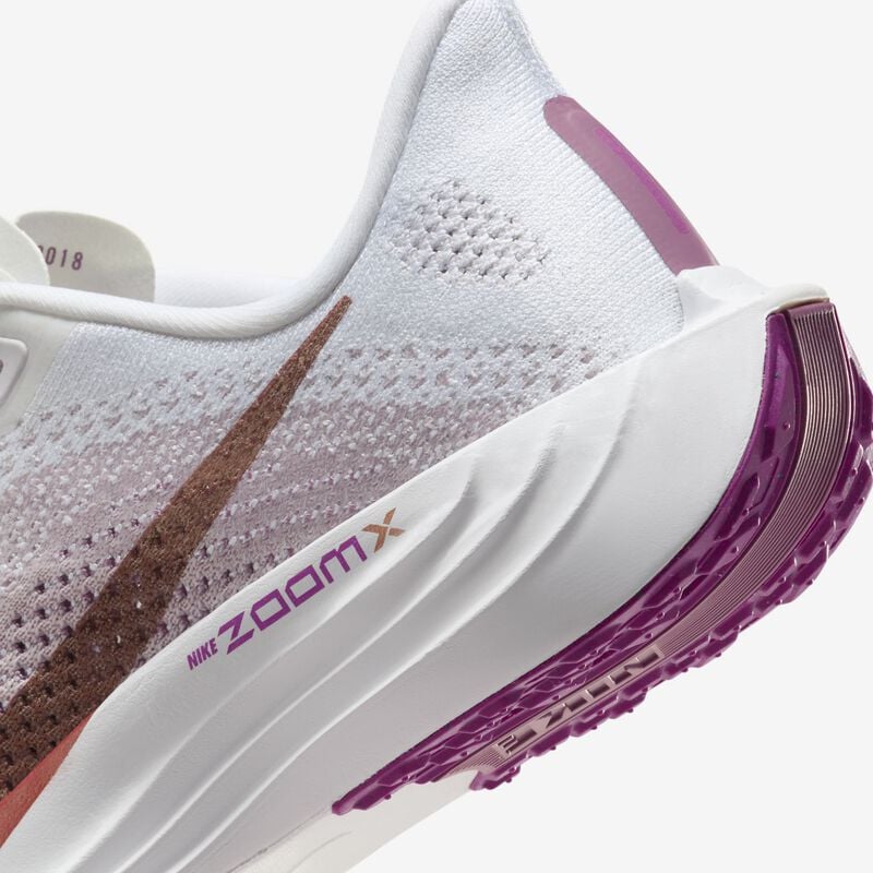 Nike Pegasus Plus, Blanco/Metalizado Rojo Bronce-Platino Violeta, hi-res