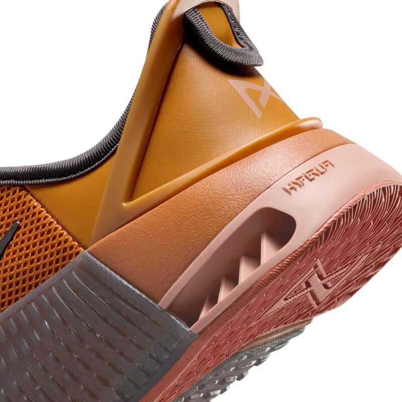 Nike Metcon 9 Flyease, Monarca/Marrón ámbar/Naranja fogata/Ceniza medio, hi-res