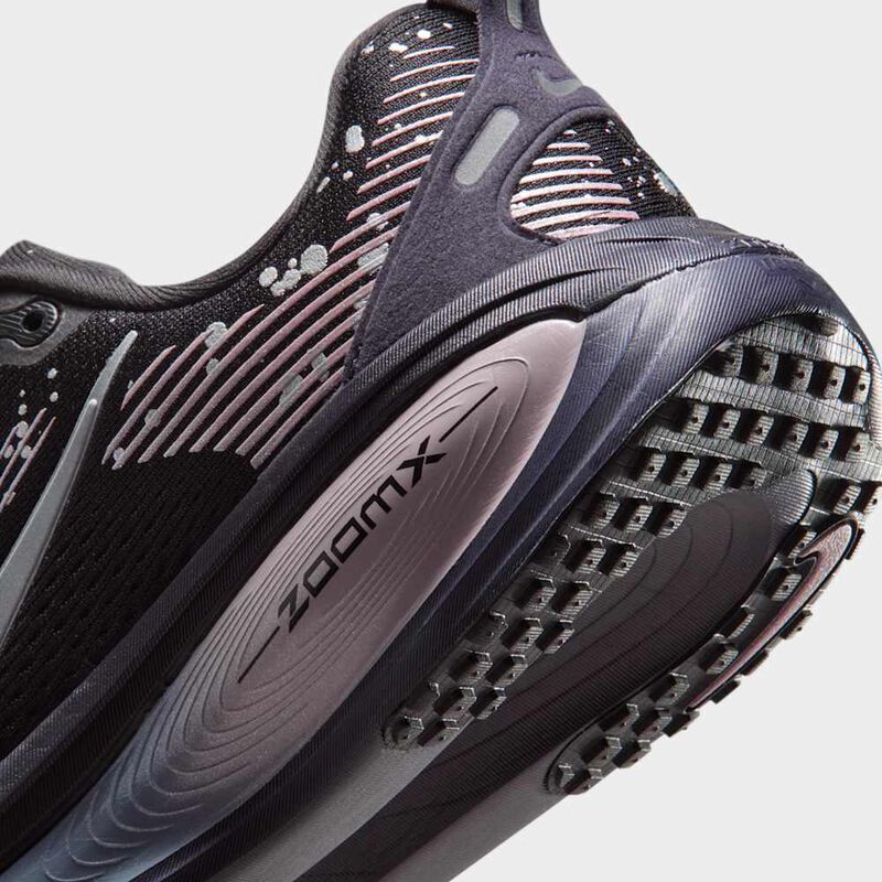 Nike Vomero 18 SE, Negro/Morado cueva/Pizarra cenizo/Gris oscuro metálico, hi-res