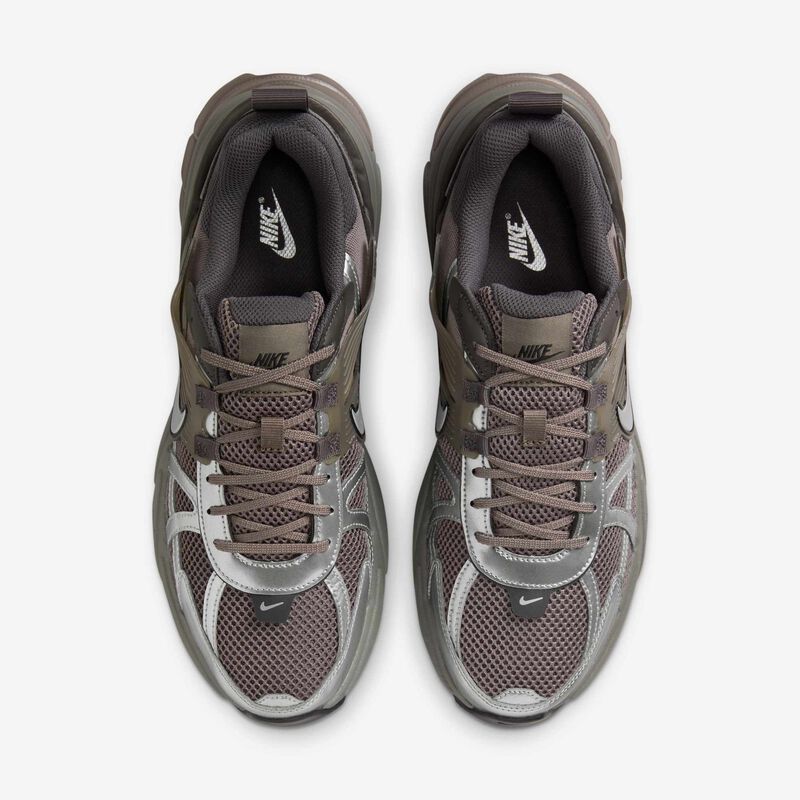 Nike V2K Run, Cueva/Peltre Liso/Ceniza Medio/Plata Metalizado, hi-res