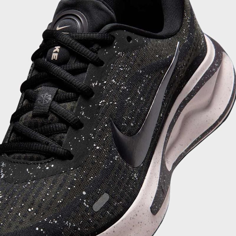 Nike Journey Run, Negro/Plata metalizado/Morado cueva/Gris oscuro metálico, hi-res