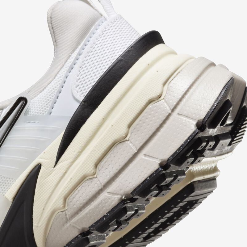 Nike V2K Run, Blanco Cumbre/Platino Puro/Mineral De Hierro Ligero/Plata Metalizado, hi-res