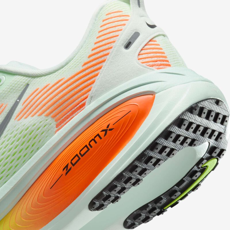 Nike Vomero 18, Verde pálido/Hipercarmesí/Voltio pálido/Plata metalizado, hi-res