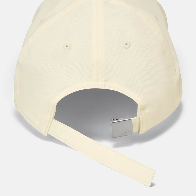 Nike Dri-FIT Club, Leche De Coco/Plata Metalizado, hi-res