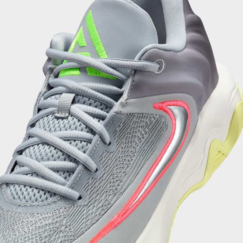 Giannis Immortality 4, Gris Lobo/Plata Metalizada-Blanco Cumbre, hi-res