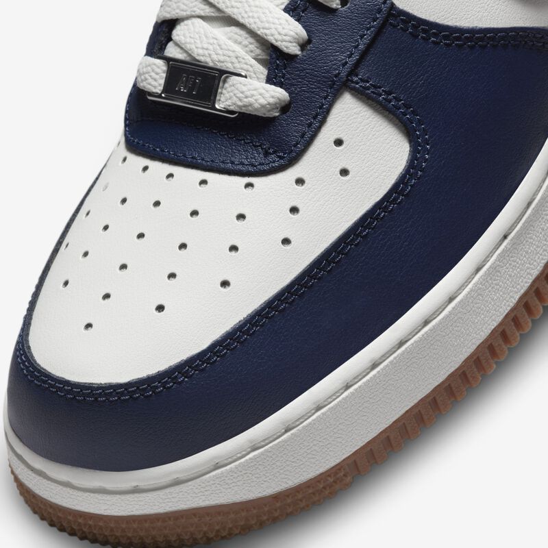 Nike Air Force 1 '07 LV8, Vela/Azul marino medianoche-Castaño medio, hi-res