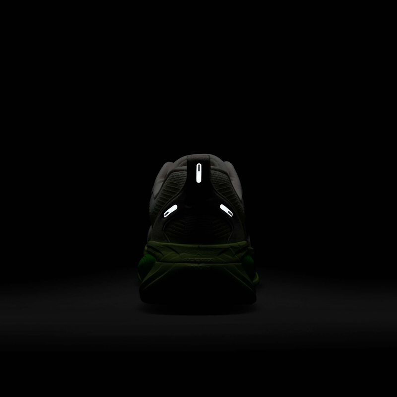 Nike Vomero 18, Blanco/Verde Eléctrico/Volt/Negro, hi-res