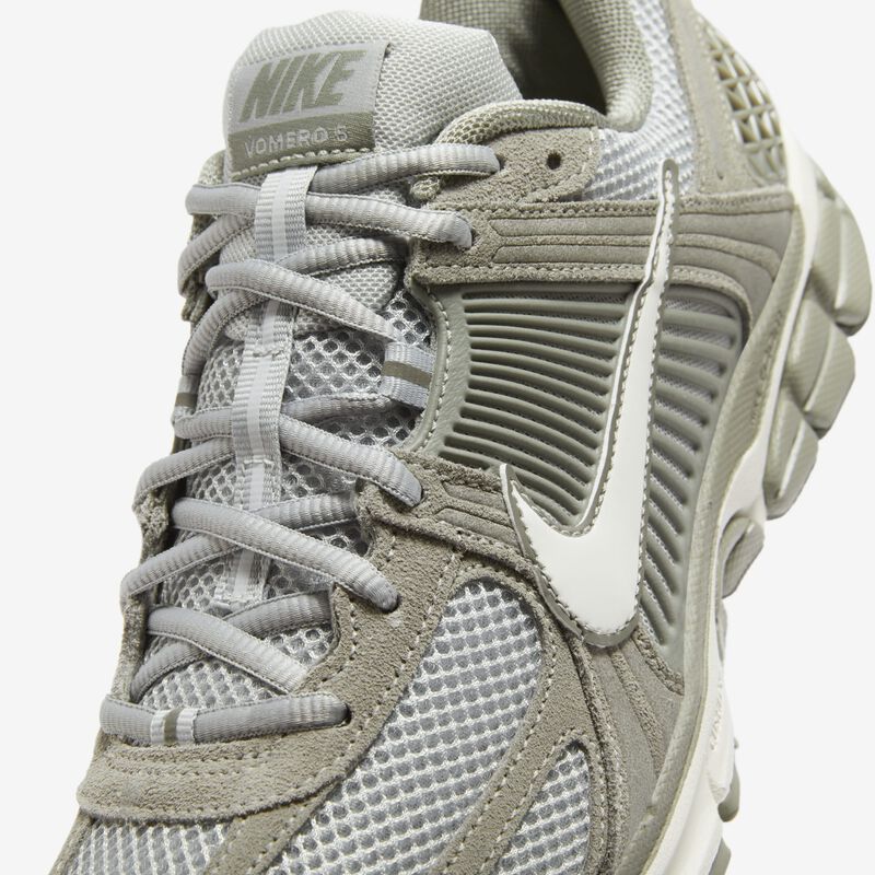 Nike Zoom Vomero 5, Estuco Oscuro/Gris Humo Fantasma Claro, hi-res