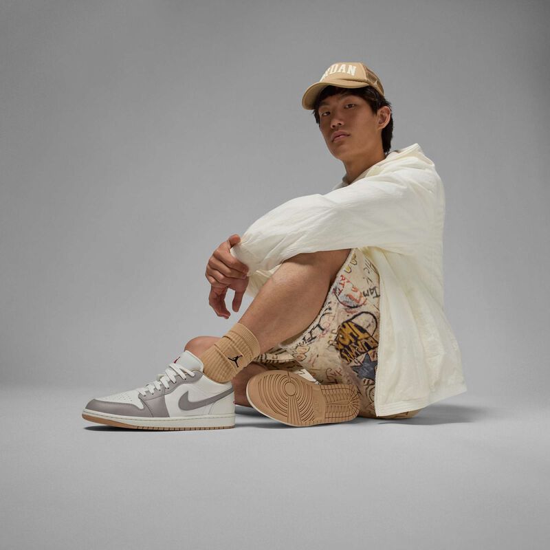 Air Jordan 1 Low, Vela/Gris Universitario/Cáñamo/Rojo Fuego, hi-res