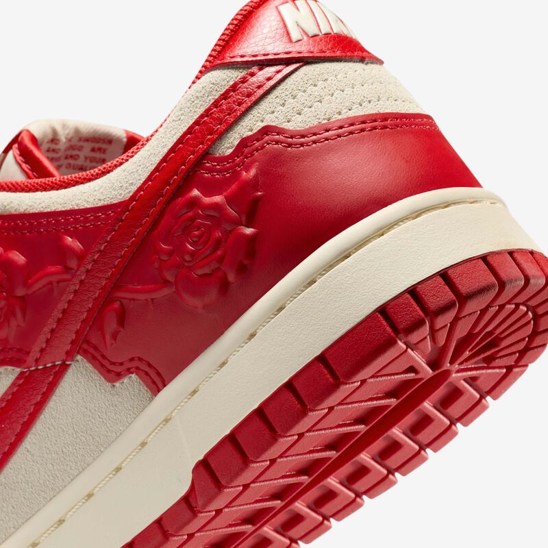 Nike Dunk Low, Leche De Coco/Marfil Pálido/Negro/Rojo Universitario, hi-res