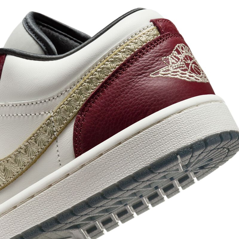 Air Jordan 1 Low SE Chinese New Year, Vela/Rojo oscuro de equipo/Gris ahumado oscuro/Oro metálico en grano, hi-res