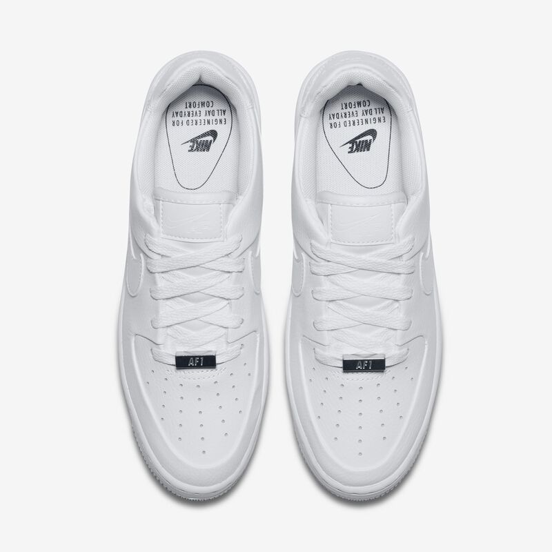 Nike Air Force 1 Sage Low, Blanco/Oro Metálico Coin/Negro, hi-res