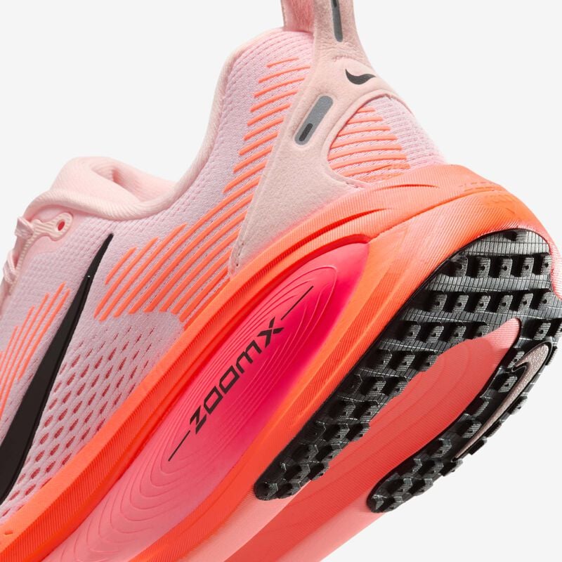 Nike Vomero 18, Atmósfera/Carmesí Brillante/Carmesí Felicidad/Negro, hi-res