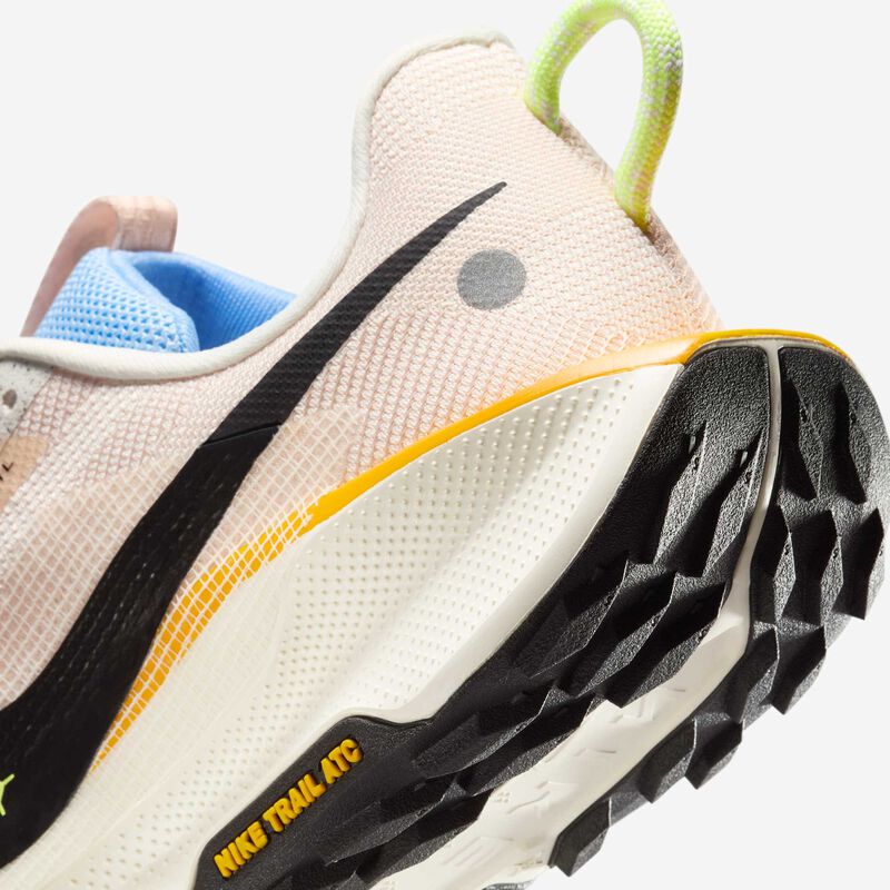 Nike Pegasus Trail 5, Fantasma/Coral Lavado/Oro Universitario/Negro, hi-res