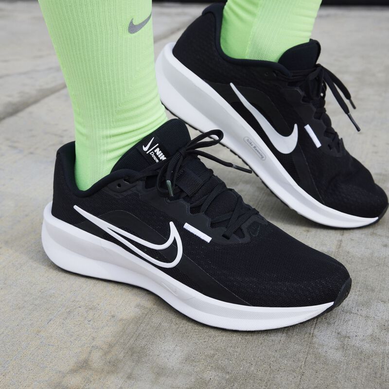 Nike Downshifter 13, Negro/Gris Ahumado Oscuro/Blanco, hi-res