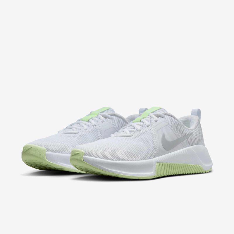 Nike MC Trainer 3, Blanco/Barely Volight/Plata Metalizado, hi-res