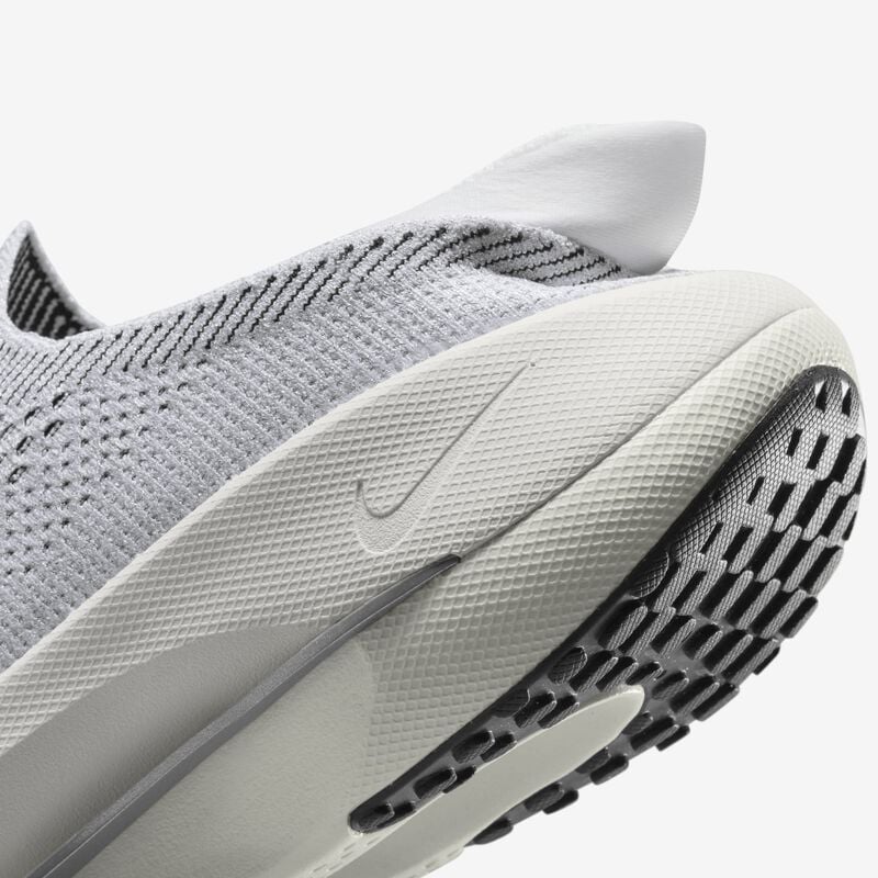 Nike Reina EasyOn Premium, Blanco Cumbre/Vela/Negro/Plata Metalizado, hi-res